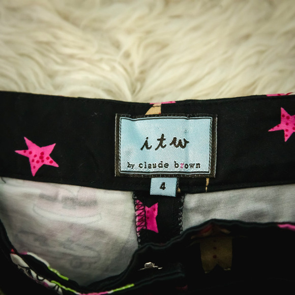 ITW by Claude Brown Size 4 Black Christmas Santa Ornament Straight Leg Pants - Picture 4 of 6